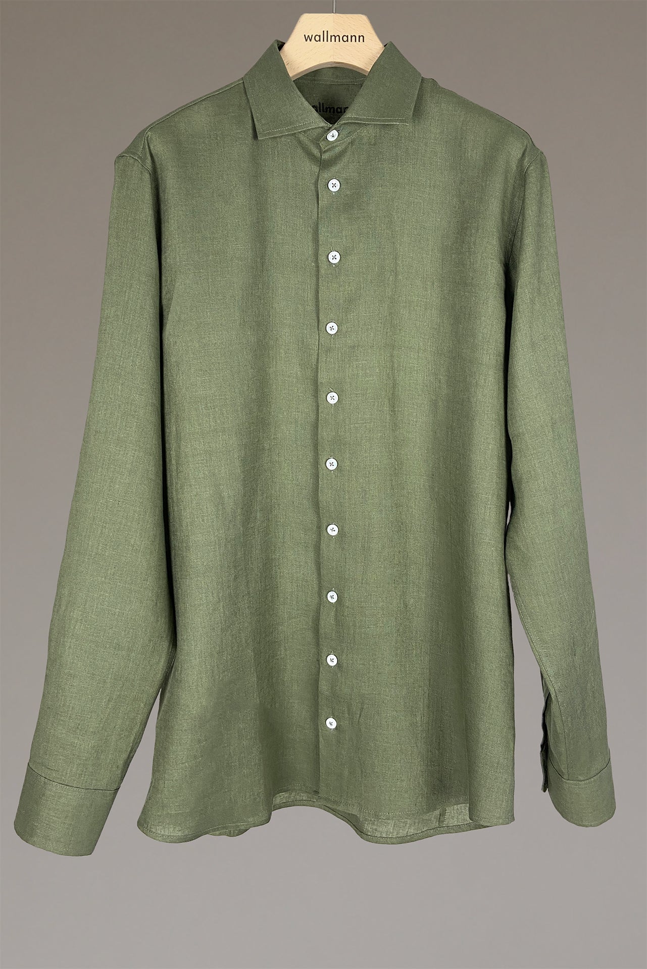 hemd mit klassischem hemdkragen, durchgeknoepfte leiste, vorverlegte schulternaht, langarm mit manschette und patentschlitz, perfekte laenge zum es in der hose zu tragen, wallmann
