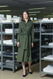 farbe olive, angenehme baumwoll-stretch qualität, knotendetail, leger geschnitten, langarm, kampagne 1, wallmann